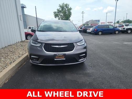 2023 Chrysler Pacifica Touring-L