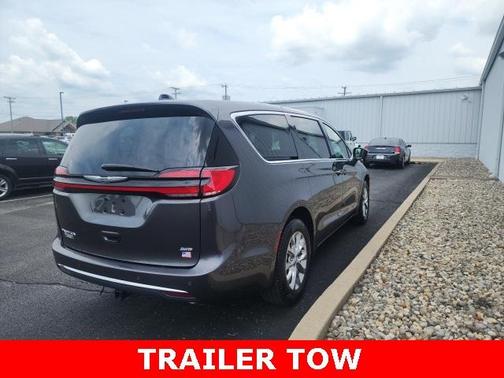 2023 Chrysler Pacifica Touring-L