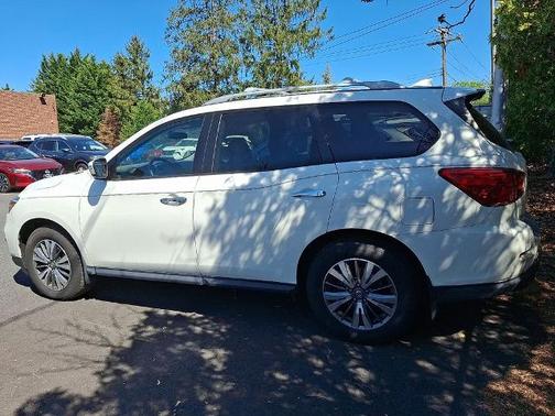 2020 Nissan Pathfinder S