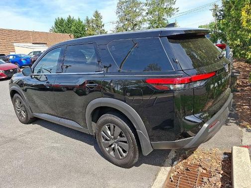 2024 Nissan Pathfinder S