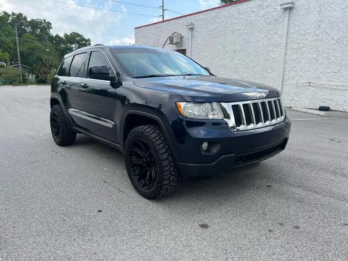 Photo 2 of 27 of 2011 Jeep Grand Cherokee Laredo