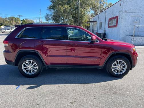 Photo 3 of 15 of 2021 Jeep Grand Cherokee Laredo