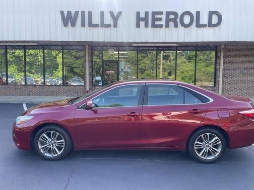 Burgundy 2016 Toyota Camry SE
