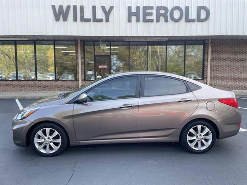 Beige 2013 Hyundai Accent SE