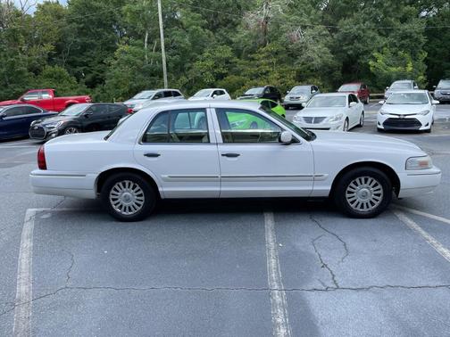 Photo 4 of 27 of 2007 Mercury Grand Marquis LS