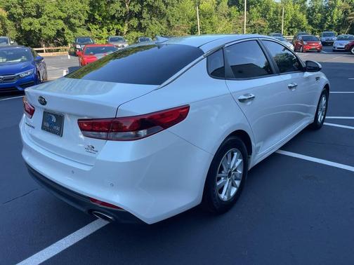 White 2018 Kia Optima LX