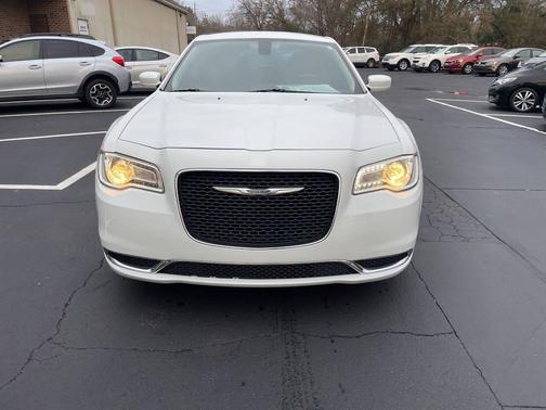 2017 Chrysler 300 Limited