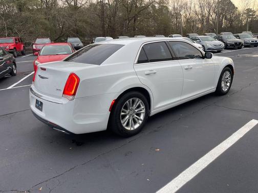 2017 Chrysler 300 Limited