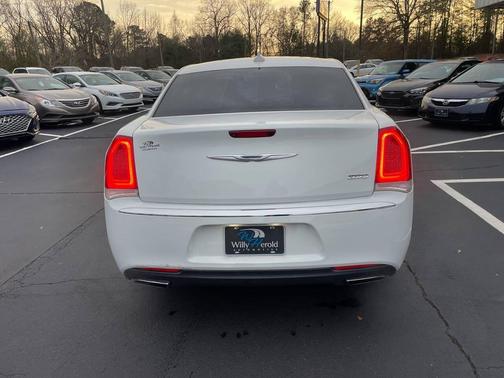 2017 Chrysler 300 Limited