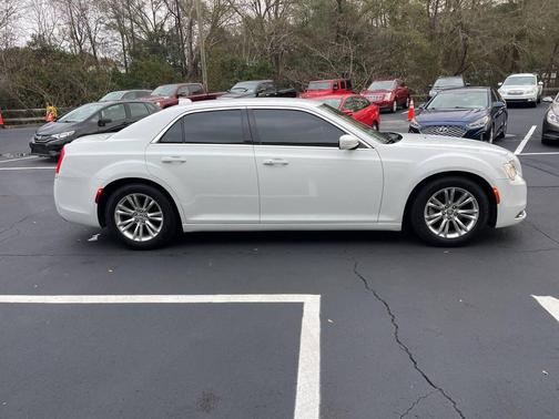 2017 Chrysler 300 Limited