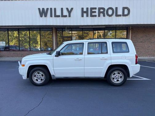 White 2010 Jeep Patriot Sport