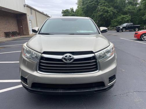 Beige 2016 Toyota Highlander LE