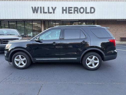 Beige 2016 Ford Explorer XLT