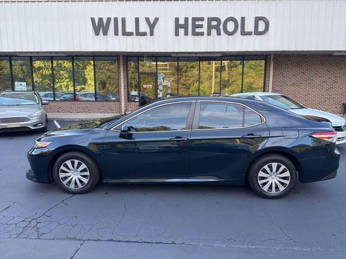 Blue 2019 Toyota Camry SE