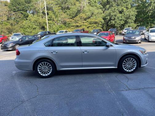 2016 Volkswagen Passat 1.8T SE w/Technology
