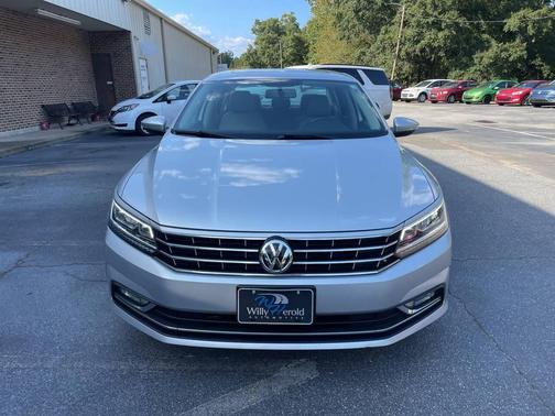 2016 Volkswagen Passat 1.8T SE w/Technology