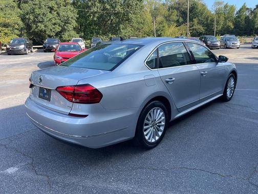 2016 Volkswagen Passat 1.8T SE w/Technology