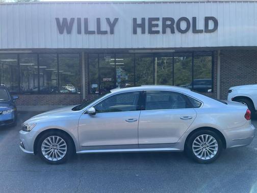 2016 Volkswagen Passat 1.8T SE w/Technology