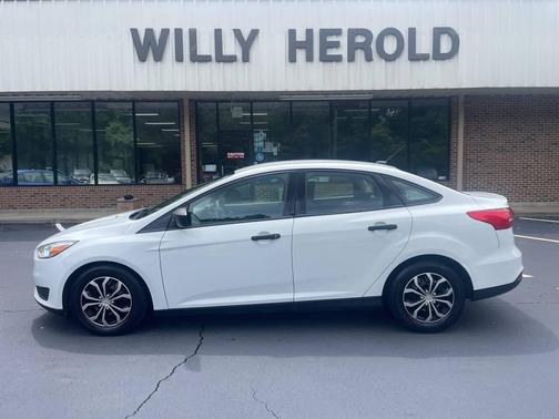 White 2018 Ford Focus SE