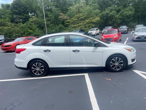 White 2018 Ford Focus SE