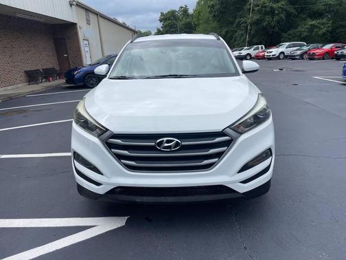 Dazzling White 2018 Hyundai TUCSON SEL