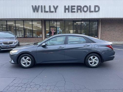 2023 Hyundai ELANTRA SE