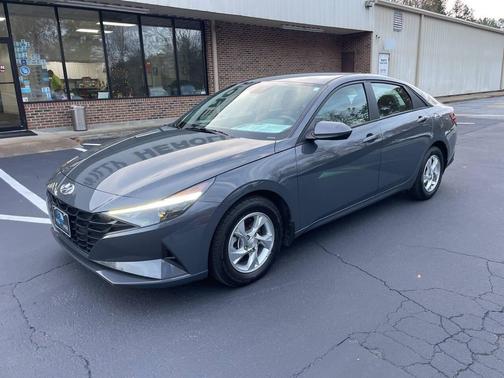 2023 Hyundai ELANTRA SE