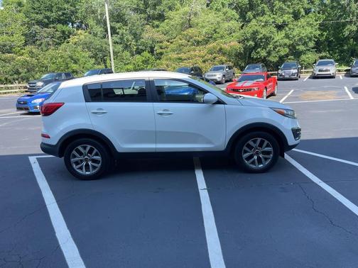 White 2015 Kia Sportage LX