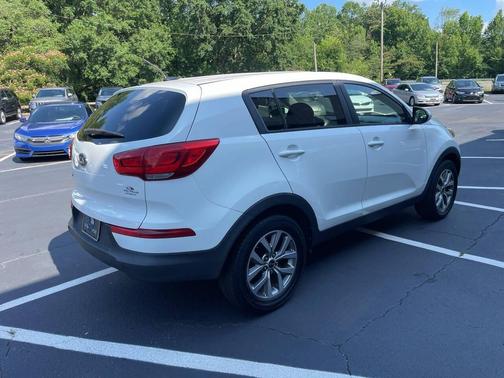 White 2015 Kia Sportage LX