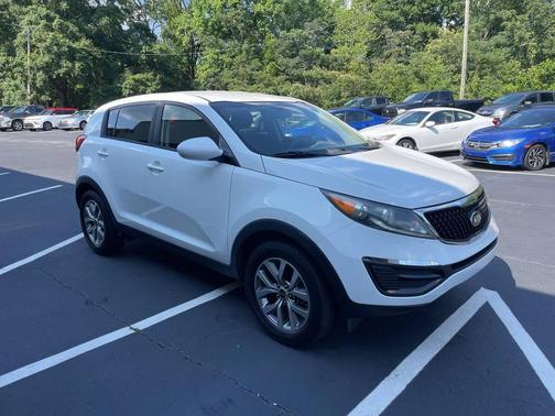 White 2015 Kia Sportage LX