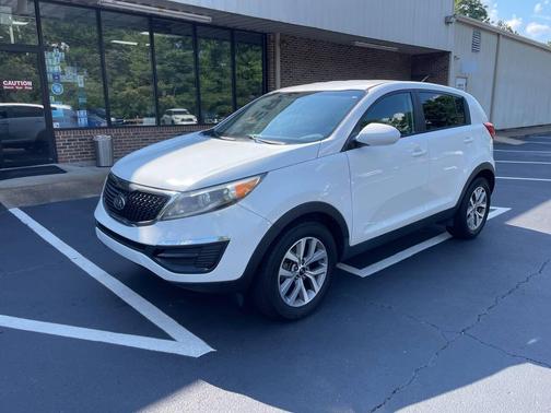 White 2015 Kia Sportage LX