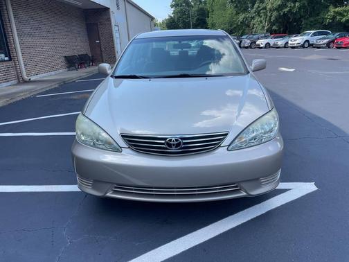 Beige 2005 Toyota Camry LE