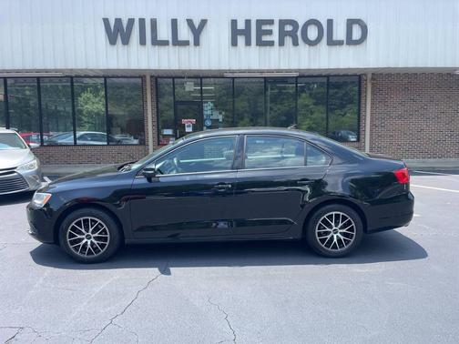 Black 2014 Volkswagen Jetta Auto SE