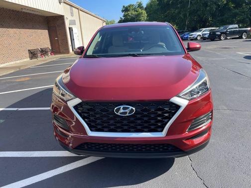 Burgundy 2020 Hyundai TUCSON SE 4dr SUV