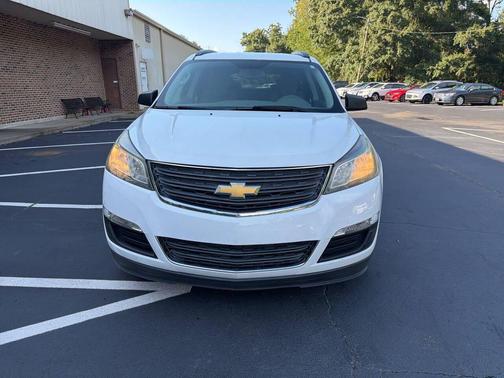 White 2017 Chevrolet Traverse LS