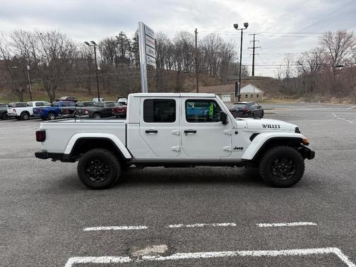 2023 Jeep Gladiator Sport