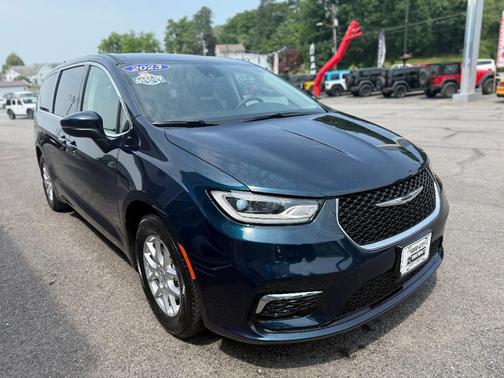 2023 Chrysler Pacifica Touring-L