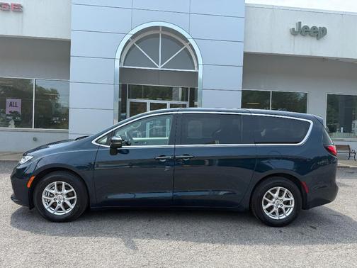 2023 Chrysler Pacifica Touring-L