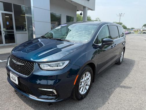 2023 Chrysler Pacifica Touring-L