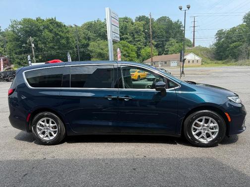 2023 Chrysler Pacifica Touring-L