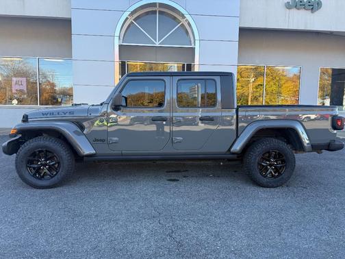 2022 Jeep Gladiator Sport