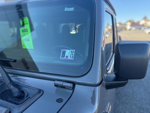 2022 Jeep Gladiator Sport