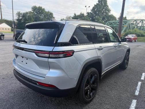2023 Jeep Grand Cherokee Laredo