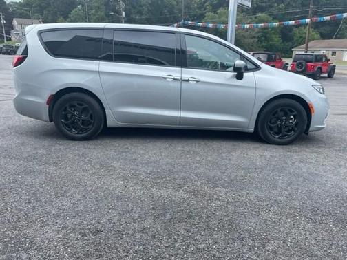 2023 Chrysler Pacifica Hybrid Touring L