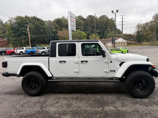 2023 Jeep Gladiator Sport