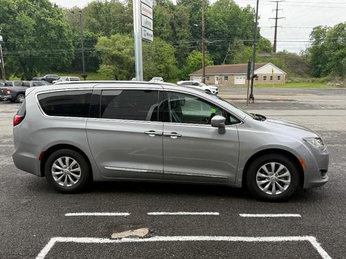 2018 Chrysler Pacifica Touring-L