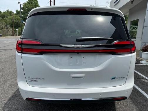 2023 Chrysler Pacifica Hybrid Touring L