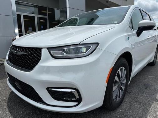 2023 Chrysler Pacifica Hybrid Touring L