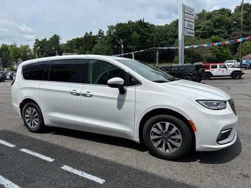 2023 Chrysler Pacifica Hybrid Touring L
