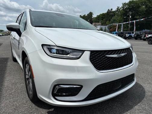 2023 Chrysler Pacifica Hybrid Touring L